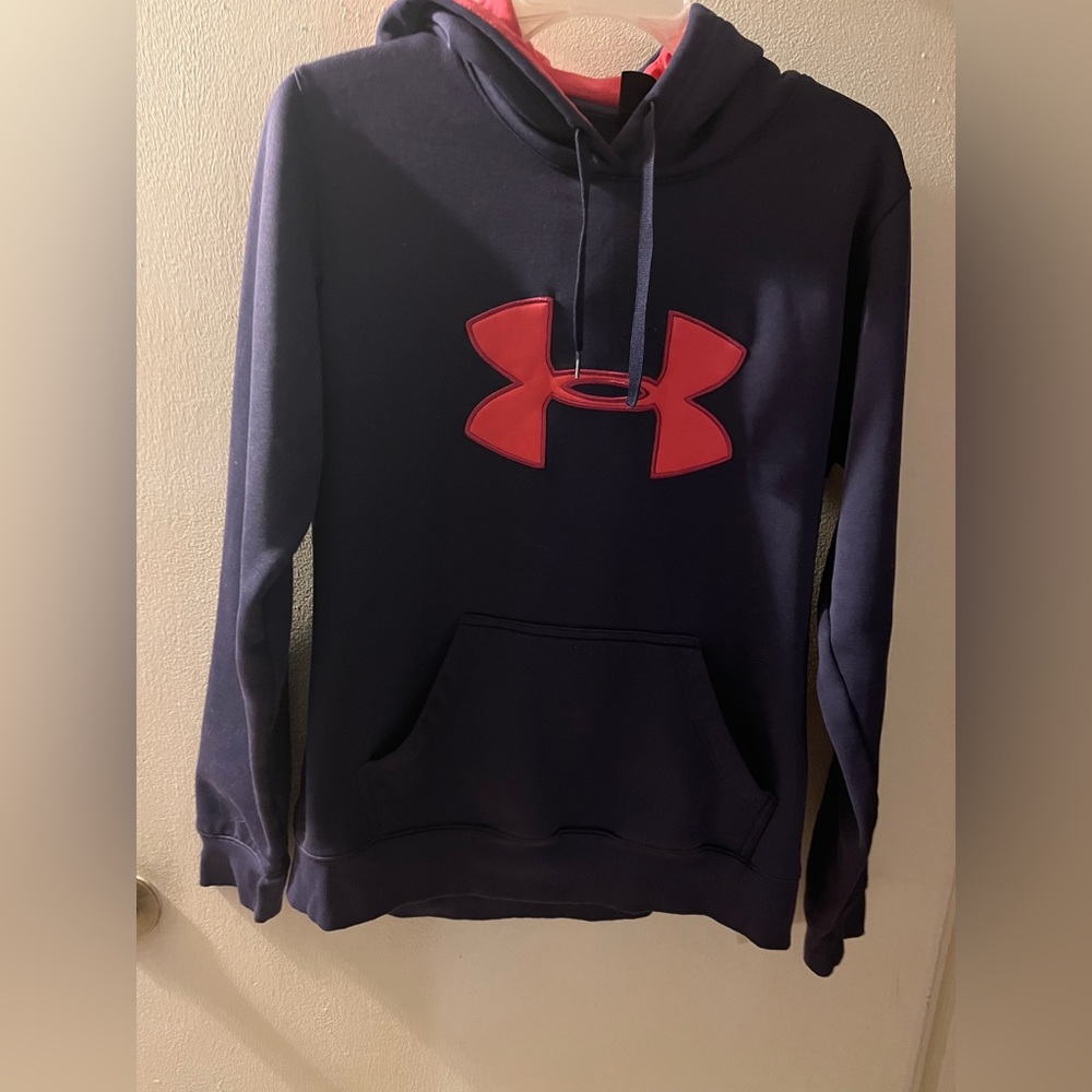 Size medium woman’s under armour hoodie